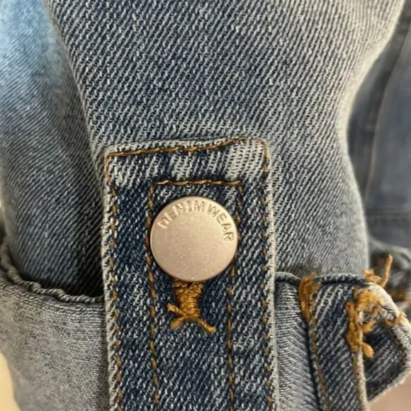 Jean jacket/ size L💙 - Picture 7 of 8